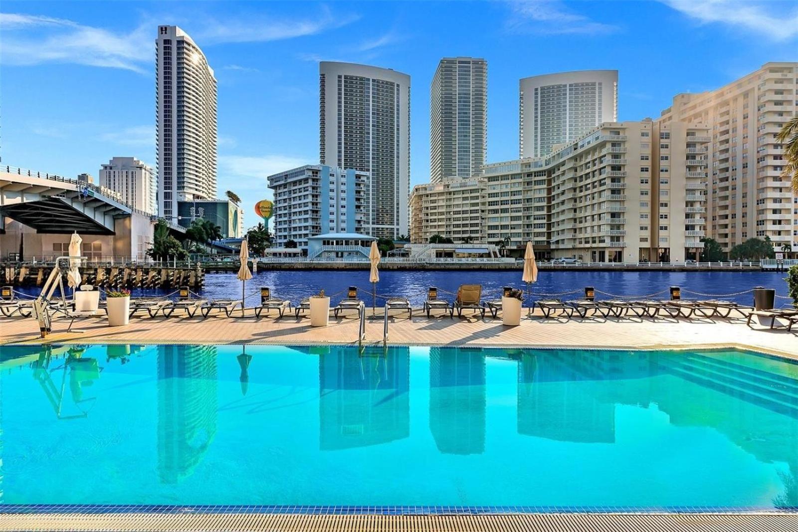 Mvr Apartments At Beachwalk Resort ハランデール・ビーチ エクステリア 写真
